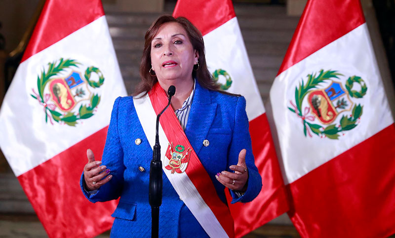 Presidenta de Perú, dispuesta a adelantar las elecciones a diciembre para atajar la crisis