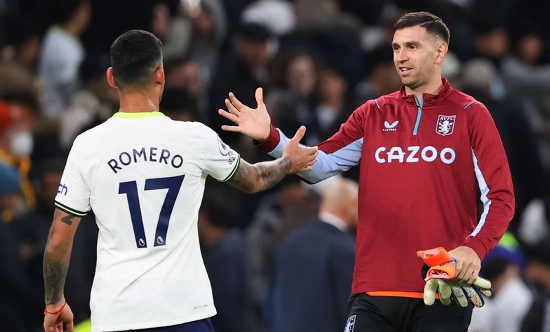 Aston Villa ganó con Dibu Martínez en el banco de suplentes