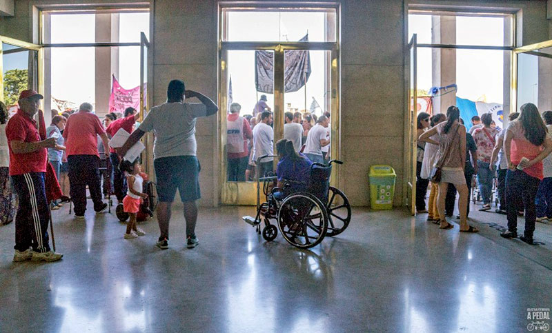 Trabajadores del Hospital Nacional Posadas inician un paro de 48 horas por urgentes mejoras salariales
