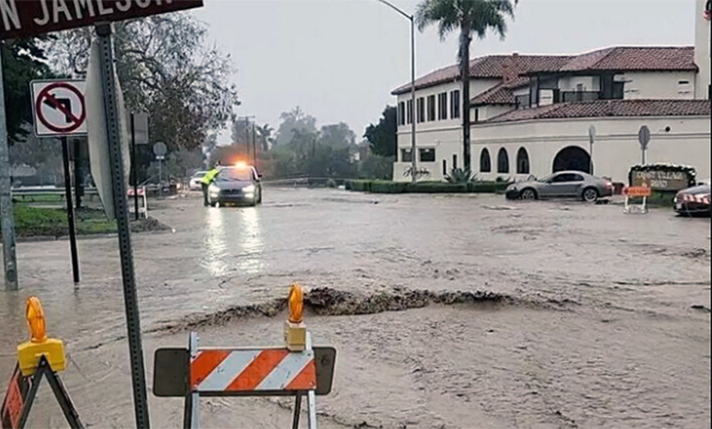 Ordenan evacuar ciudades por tormentas y deslizamientos en California