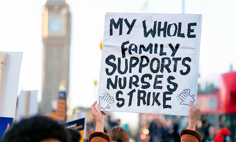 Cancelan turnos en la salud pública británica en medio de la histórica huelga del personal del sector