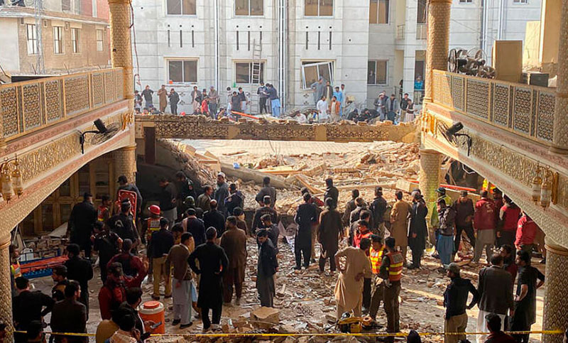 Sube a 100 la cifra de muertos por el atentado contra una mezquita de Pakistán
