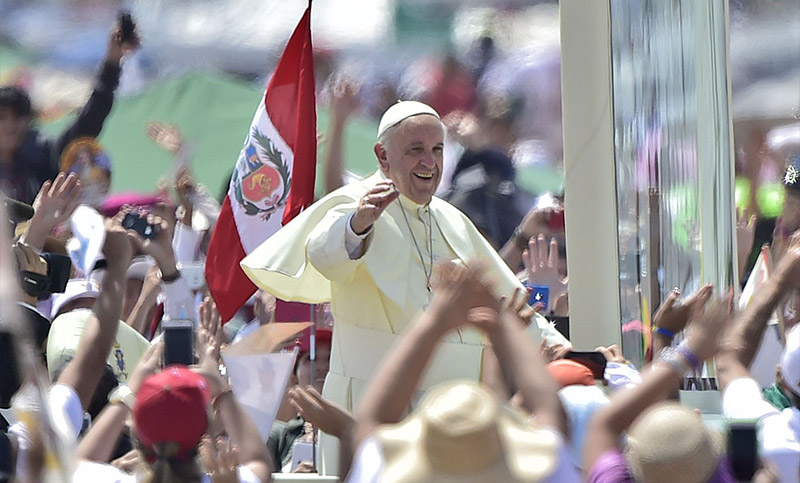 El Papa pidió que se respeten los derechos humanos y cese la violencia en Perú