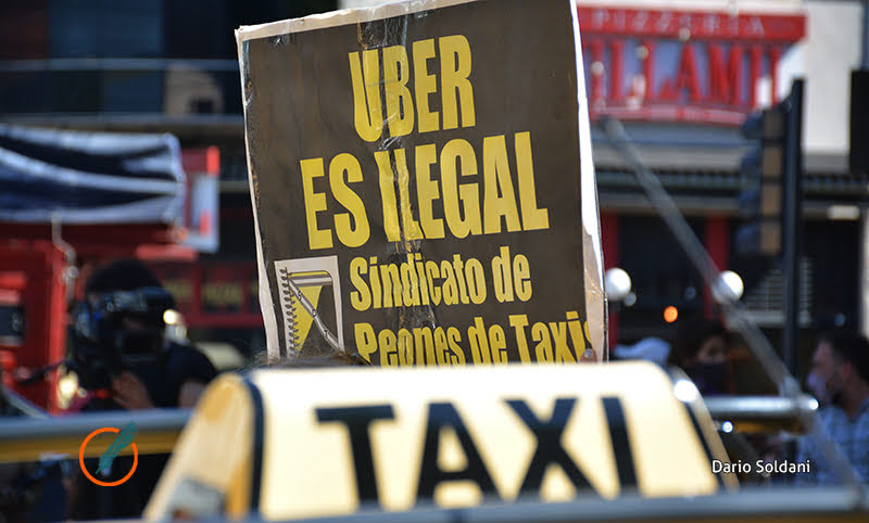 Concejala rechaza a Uber por «venir a destruir el servicio público de la ciudad»