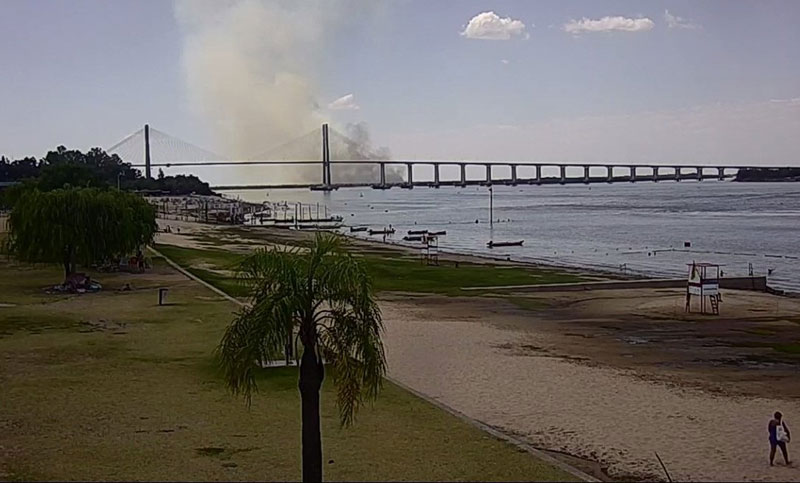 Incendio frente a Granadero Baigorria consumió gran cantidad de hectáreas