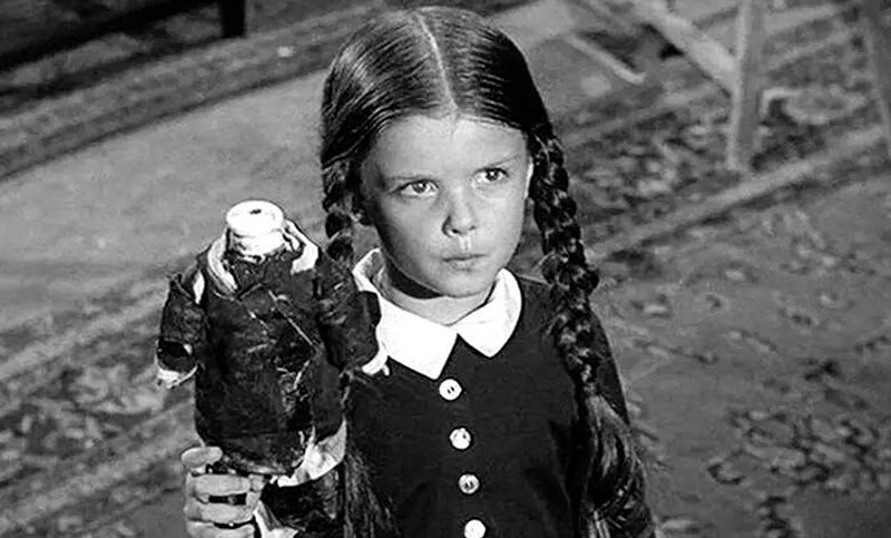 Murió Lisa Loring, la actriz que interpretó a Merlina en “Los locos Addams”