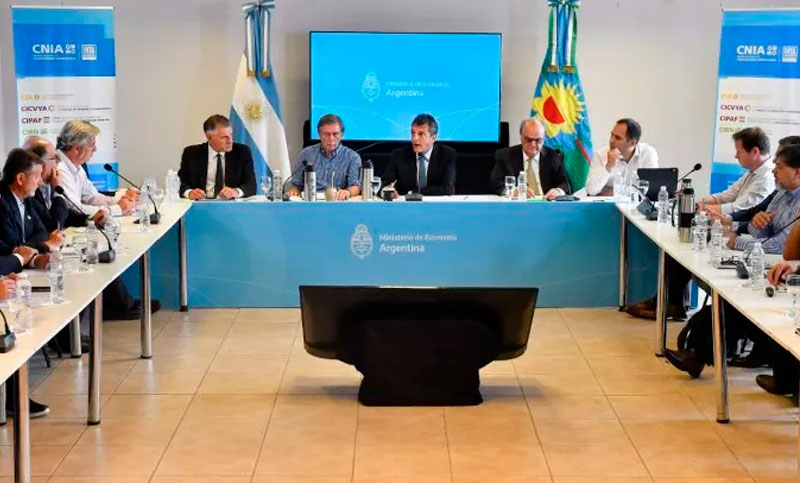 Massa recibió a la Mesa de Enlace y prometió una serie de medidas para el 1º de febrero