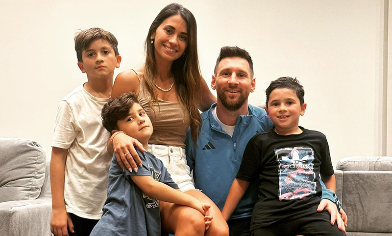 Messi arribó a París junto a su familia y mañana se reintegra al PSG