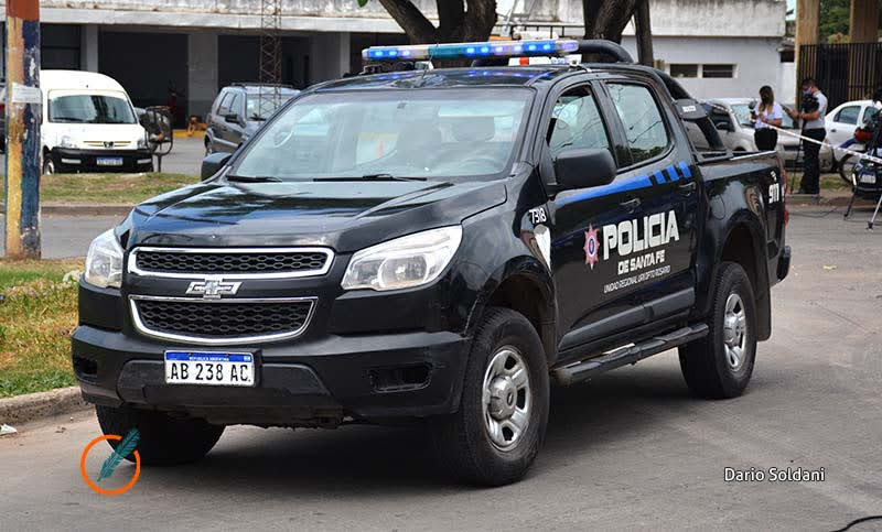 Atacaron a balazos a dos jóvenes desde una moto