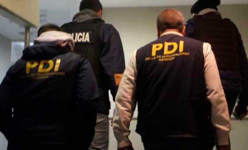 Cuatro policías detenidos: se los acusa de haberse quedado con drogas de un allanamiento