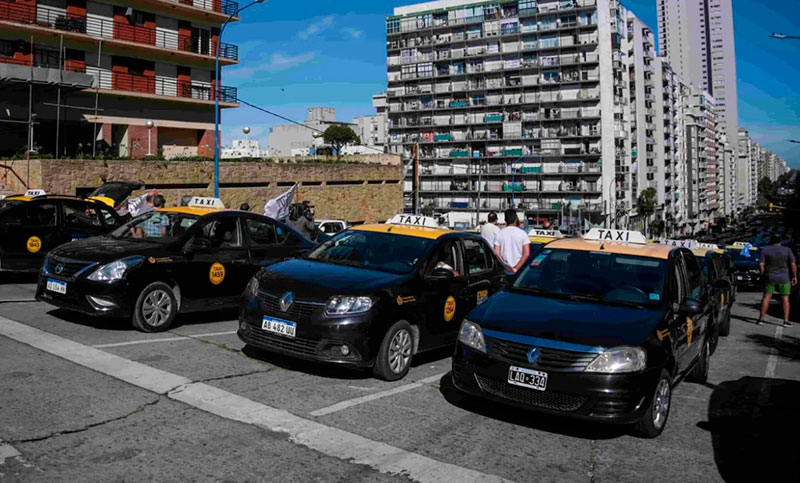Con apoyo rosarino, taxistas marplatenses rechazan el uso de las apps