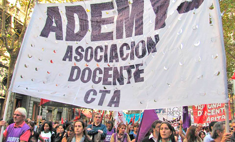 Docentes porteños de Ademys paran y marchan a la Jefatura de Gobierno en rechazo a la oferta salarial