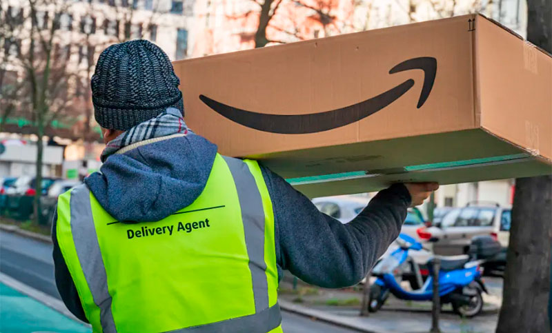 La Justicia española obliga a Amazon a registrar como empleados a quienes hacen los repartos en sus vehículos particulares