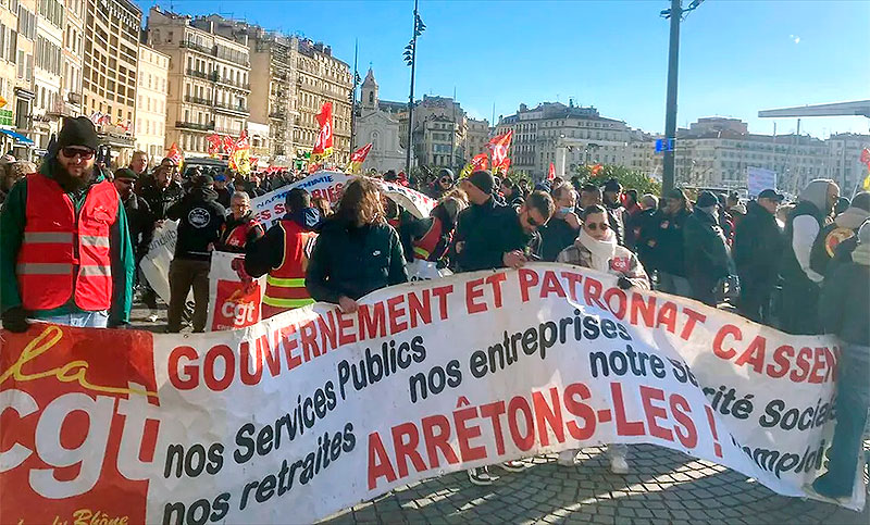 Francia vive su tercera jornada de huelgas contra la reforma jubilatoria del presidente Macron