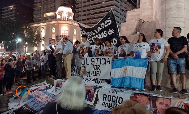 Familiares de víctimas se manifestaron en el Monumento para pedir más seguridad en Rosario