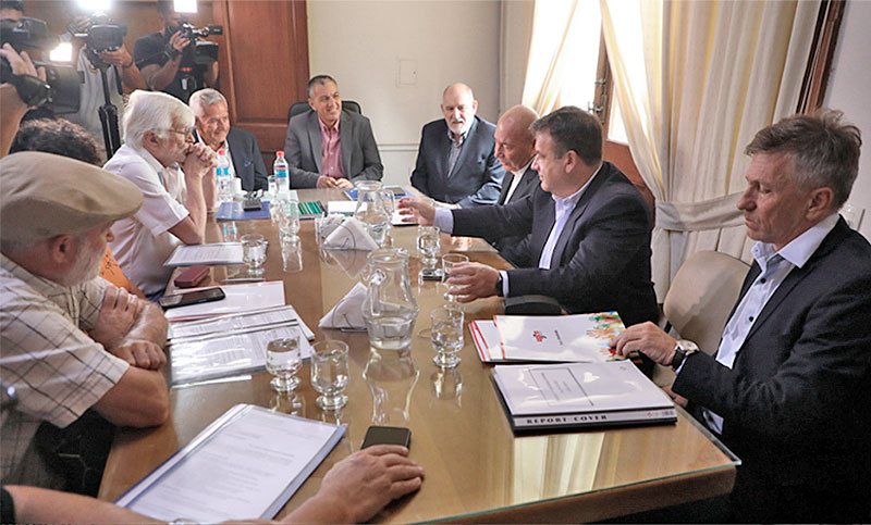 Finalizó la primera reunión paritaria entre ATE y UPCN y el Gobierno de ...