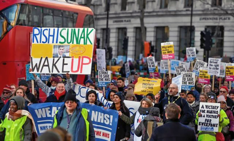 Personal de enfermería y de ambulancias del sistema de salud británico paran nuevamente por 48 horas
