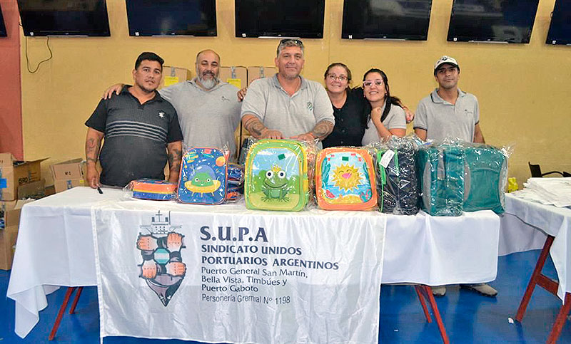 El gremio portuario SUPA entrega unos 1.000 kits escolares para hijos de afiliados
