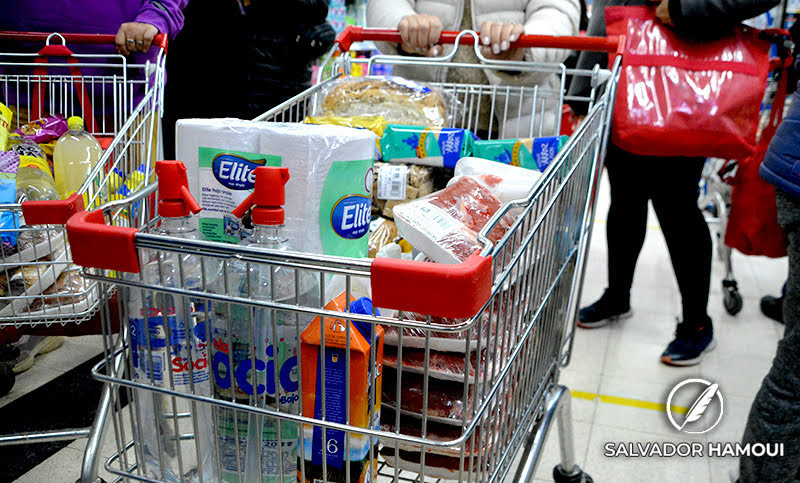 Golpeadas por la inflación, las ventas en supermercados tuvieron un leve crecimiento en 2022