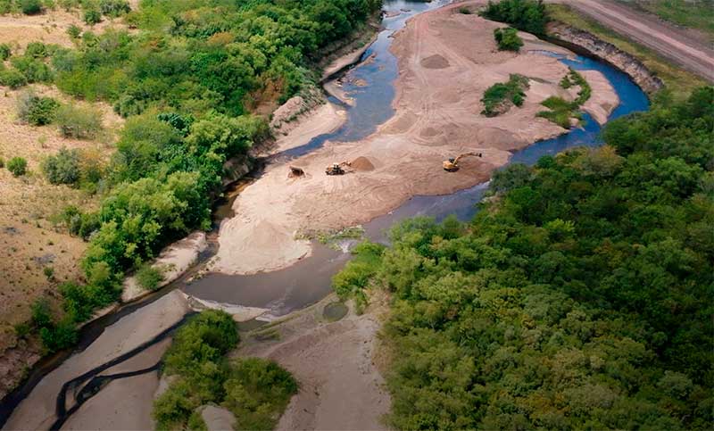 Uruguay: denuncian que empresas privadas desvían ilegalmente el agua del río Santa Lucía