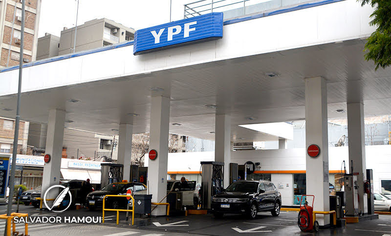 La petrolera YPF aumentó un 4% el precios de sus combustibles