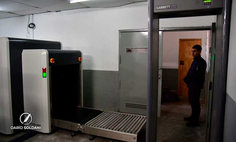 Nueva tecnología para control en cárceles: etapa final de prueba de scanners y detectores de metales