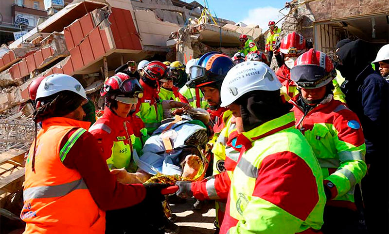 Muere la mujer rescatada después de 100 horas bajo los escombros tras el sismo en Turquía