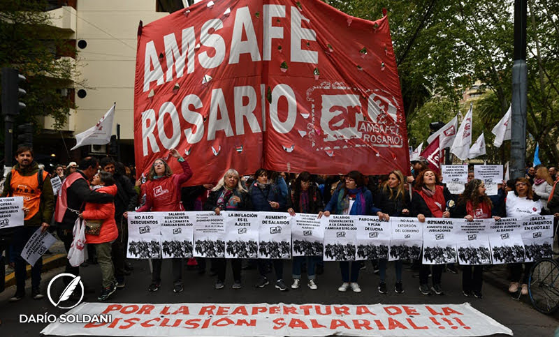 Docentes públicos aceptaron la propuesta salarial y no habrá paro en las escuelas
