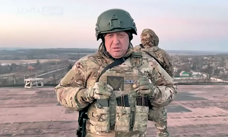 Un jefe paramilitar de Rusia asegura que la ciudad ucraniana Bajmut está «prácticamente rodeada»