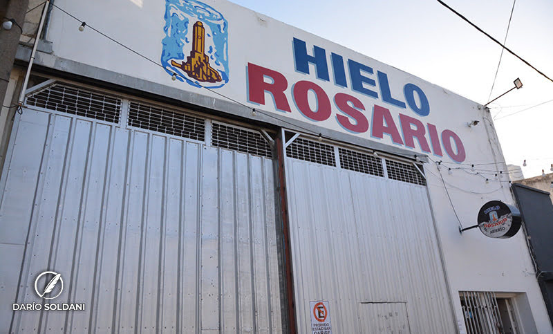 Balearon una fábrica de hielo en la zona sudoeste y dejaron una nota extorsiva