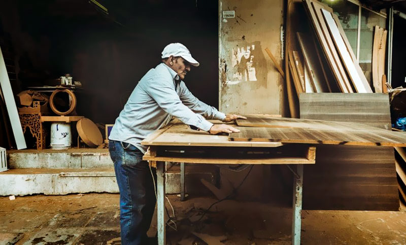 Los madereros logran un aumento salarial del 16 % y alcanzan un acumulado anual del 104 %