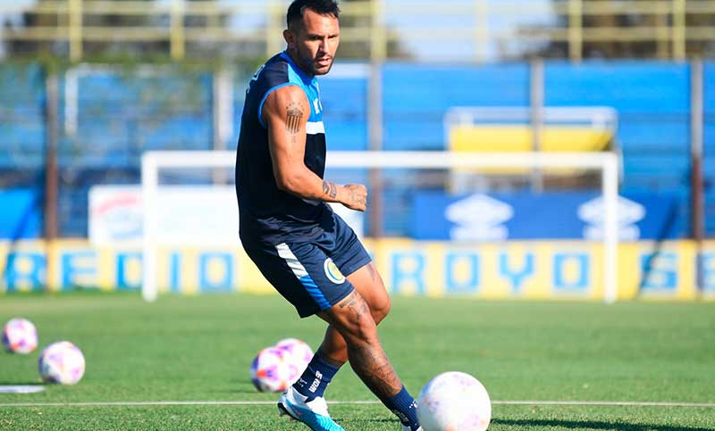 Walter Montoya sería titular ante Sarmiento en Junín