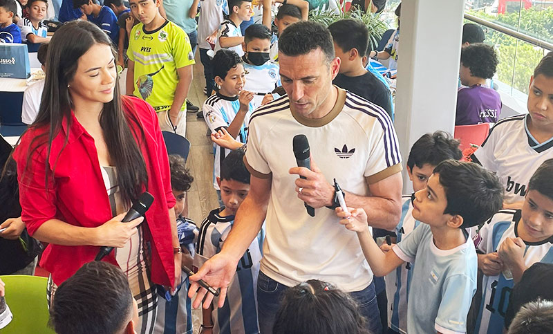 Lionel Scaloni compartió sus experiencias mundialistas en El Salvador