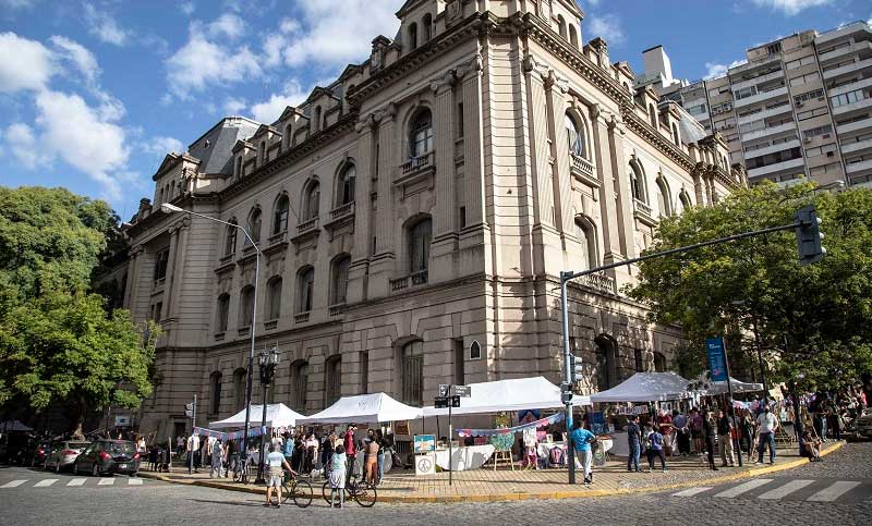 Vuelve el Mercado de las Artes: la Aduana se rodeará de pintura, música y gastronomía