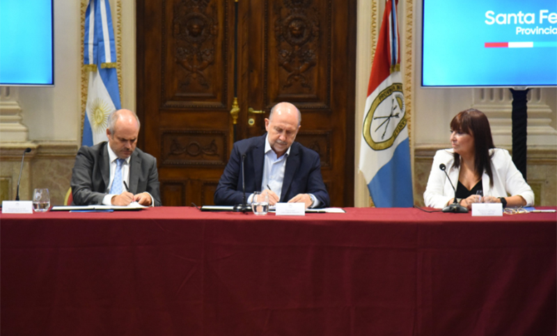 Perotti firmó el convenio para establecer una sede de la UIF en Rosario