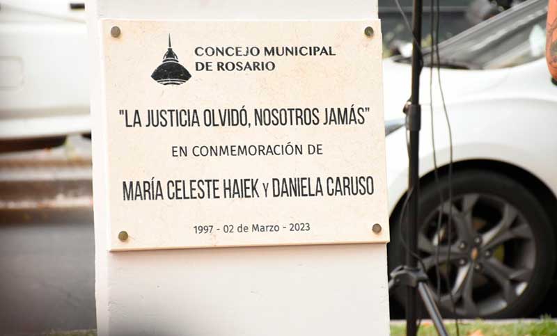 Descubrieron una placa a 26 años del siniestro vial de Salta y Oroño, donde murieron dos jóvenes