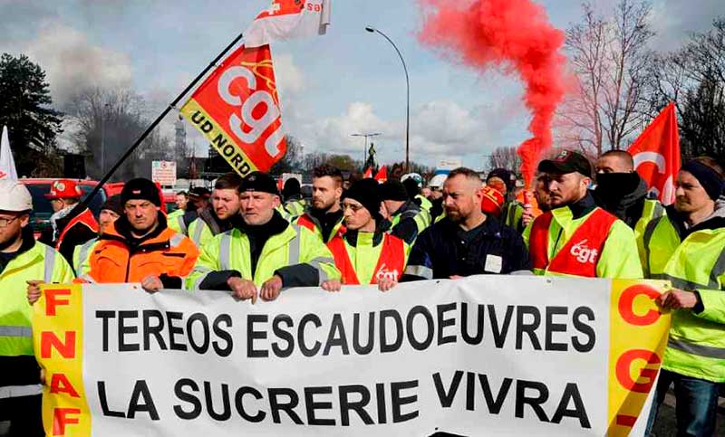 Siguen las protestas contra la reforma jubilatoria en Francia: atacaron las oficinas del líder conservador