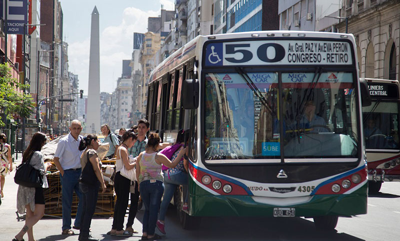 Unas 80 líneas de colectivos paran en Capital Federal y el Gran Buenos Aires