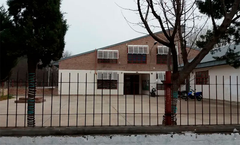 Una maestra fue golpeada por el padre de una alumna durante una charla por el 8M