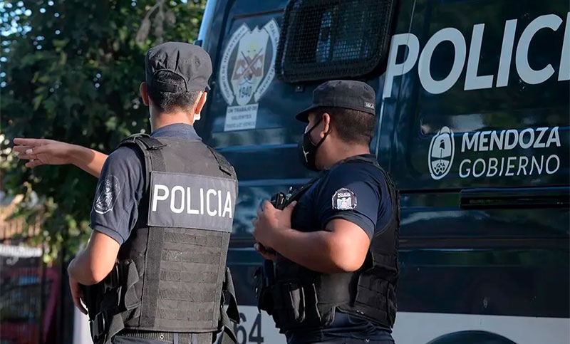 Un joven de 25 años fue baleado en el interior de su vivienda