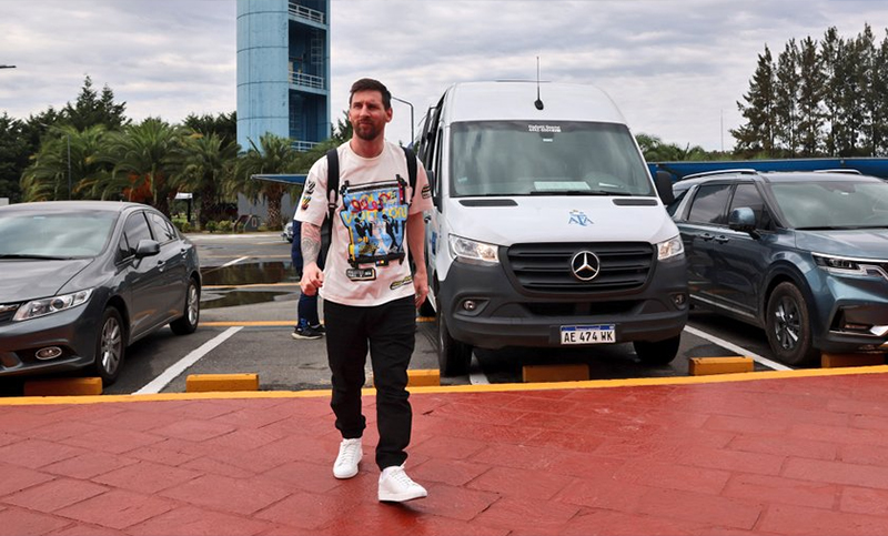 Lionel Messi llegó a la Argentina para los amistosos de la Selección