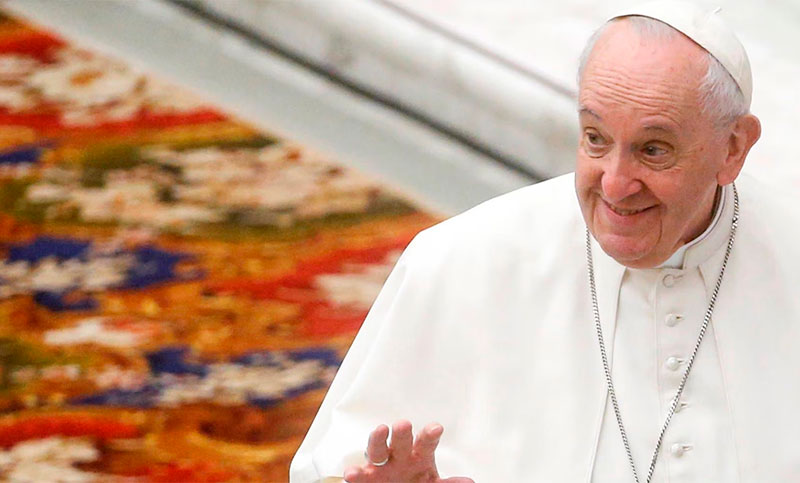 Francisco reflexionó que se podría «revisar» el celibato para sacerdotes