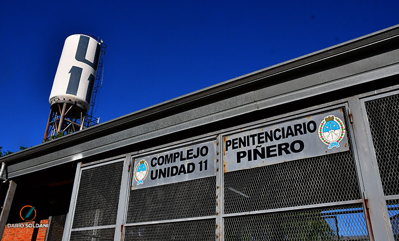 Atacaron un colectivo que trasladaba agentes del Servicio Penitenciario a la cárcel de Piñero