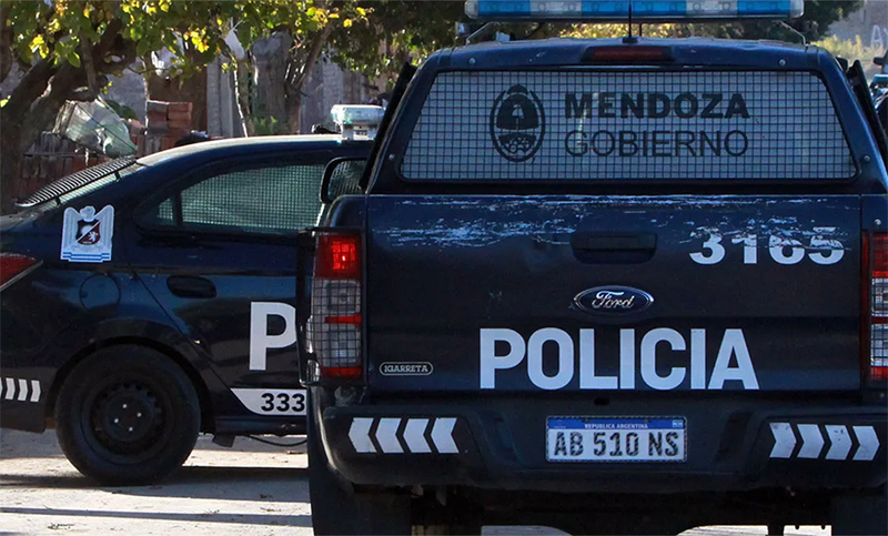 Balearon a un hombre que paseaba con su pareja en una ciudad mendocina