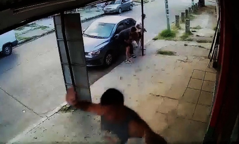 Violento robo contra una mujer para robarle el auto en el Conurbano bonaerense