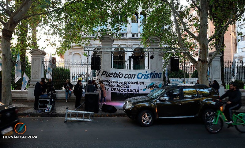 En Rosario también se manifestaron contra la “mafia judicial” y a “favor de la democracia”