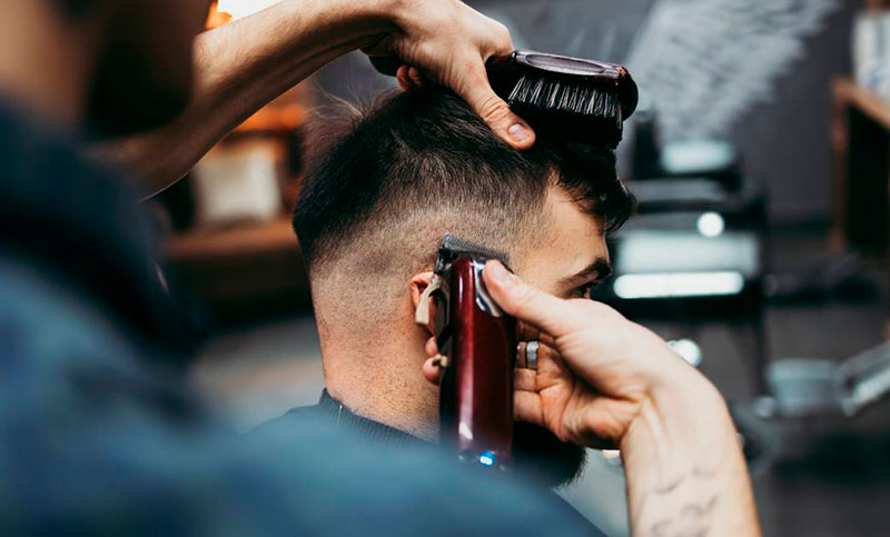 Advierten por un brote de hongos en las barberías de Argentina