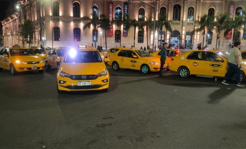 Balearon en la cabeza a un taxista en un intento de robo en Córdoba