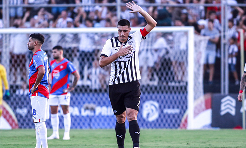 Tacuara Cardozo metió cuatro goles en un tiempo contra Cerro Porteño