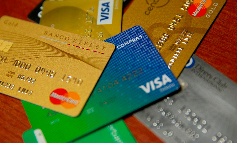 El consumo con tarjetas de crédito se desacelera por menor oferta de cuotas